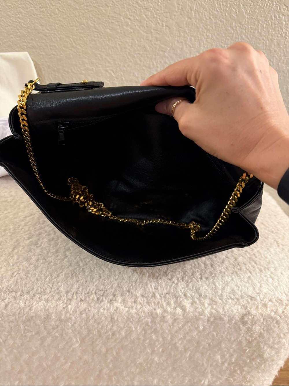 Vintage Celine Black Diagonal Quilted Leather Crossbody bag with Gold Chain - Picture 5 of 16